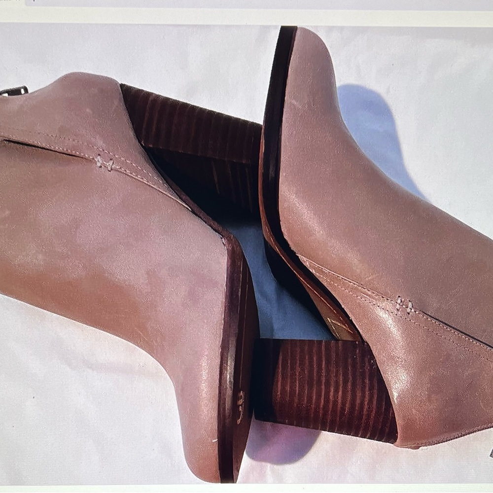 GB Leather Tan Zip Closure, 3.5”Heels, Sz-9M Booties . - Picture 3 of 4